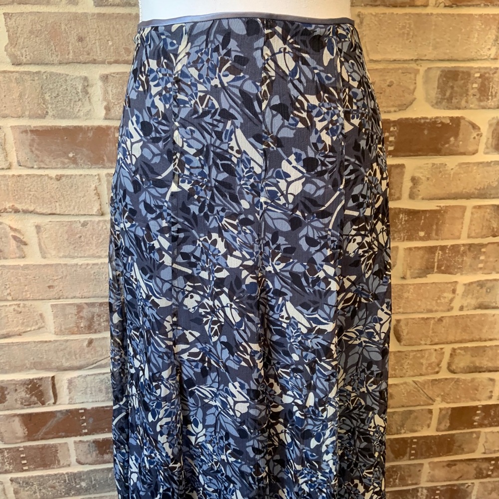 💙 Tahari 100% Silk Skirt